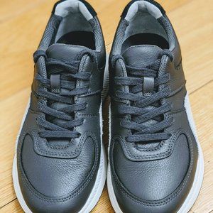 Everlane - The Trainer